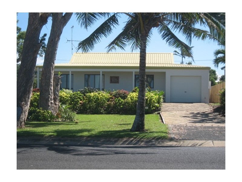 104 Kennedy Esplanade, South Mission Beach QLD 4852