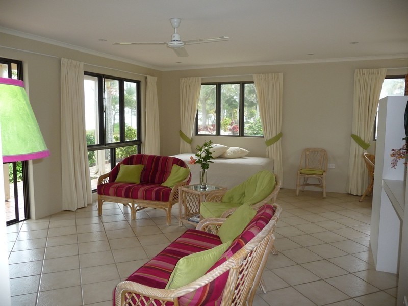 104 Kennedy Esplanade, South Mission Beach QLD 4852