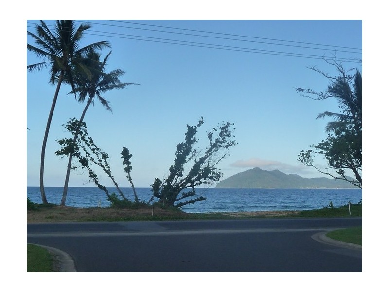 2 Shore St, Wongaling Beach QLD 4852