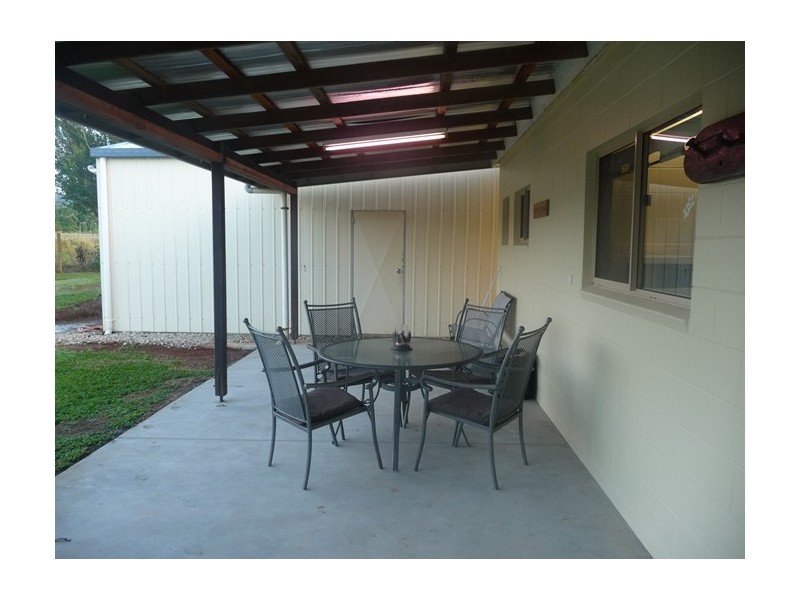 8 Lindquist Close, Mission Beach QLD 4852