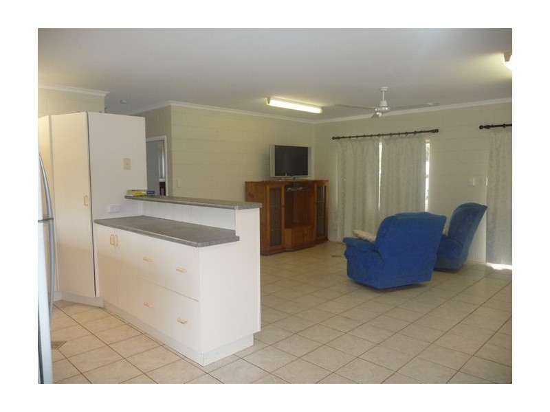 8 Lindquist Close, Mission Beach QLD 4852