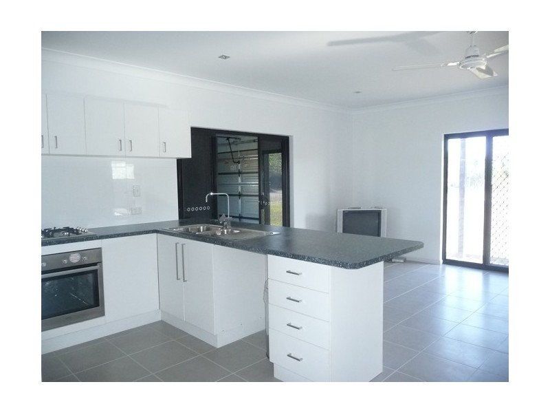 9 Glasgow Street, El Arish QLD 4855
