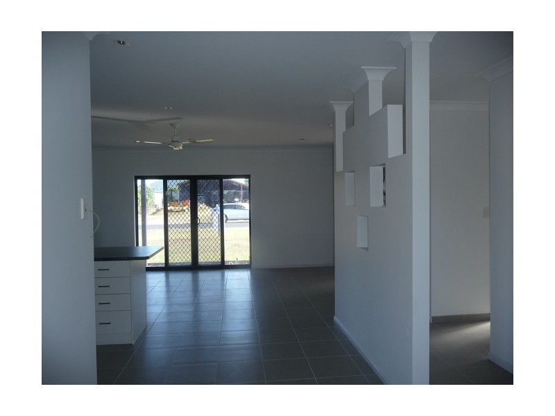 9 Glasgow Street, El Arish QLD 4855