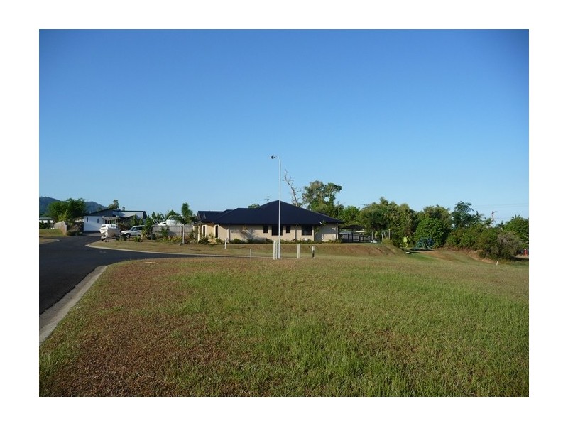 7 Oceanview Drive, Wongaling Beach QLD 4852