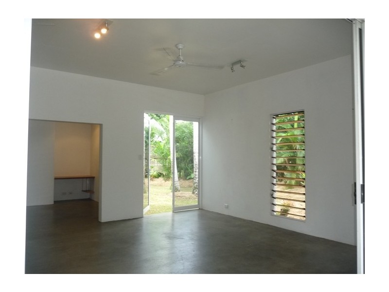 33 Pacific Parade, Mission Beach QLD 4852