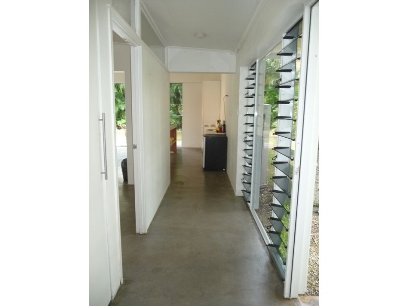 33 Pacific Parade, Mission Beach QLD 4852