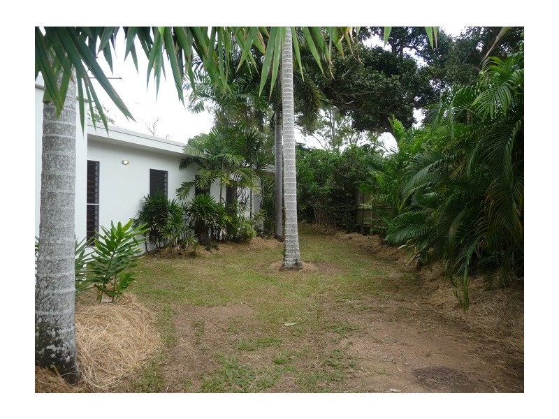 33 Pacific Parade, Mission Beach QLD 4852