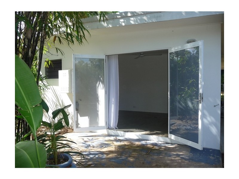 33 Pacific Parade, Mission Beach QLD 4852