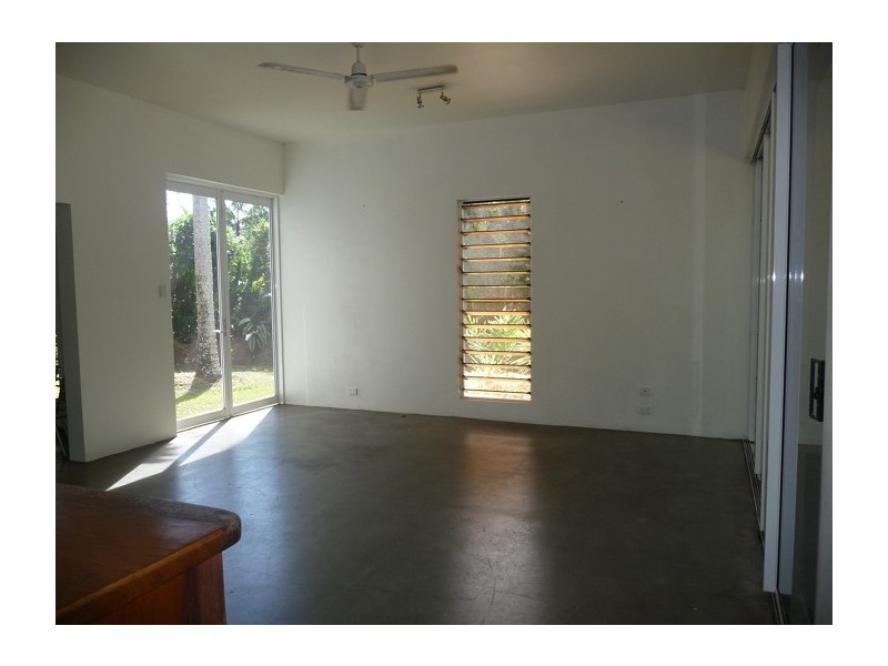 33 Pacific Parade, Mission Beach QLD 4852