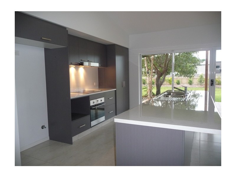 10 Mariner Drive, South Mission Beach QLD 4852