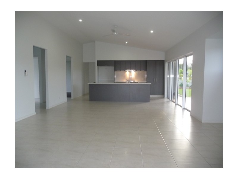 10 Mariner Drive, South Mission Beach QLD 4852