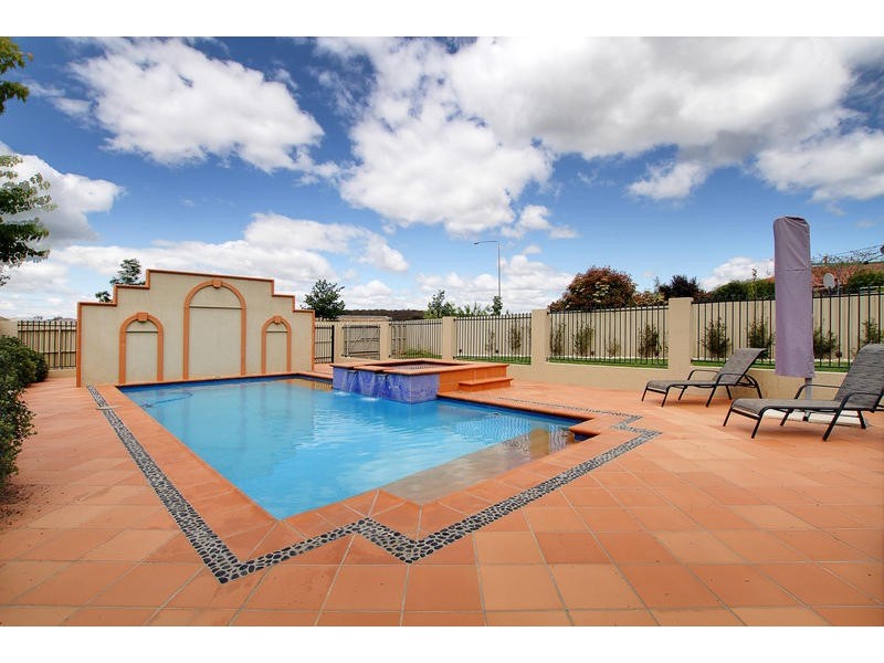 60 Hollingsworth Street, Gungahlin ACT 2912