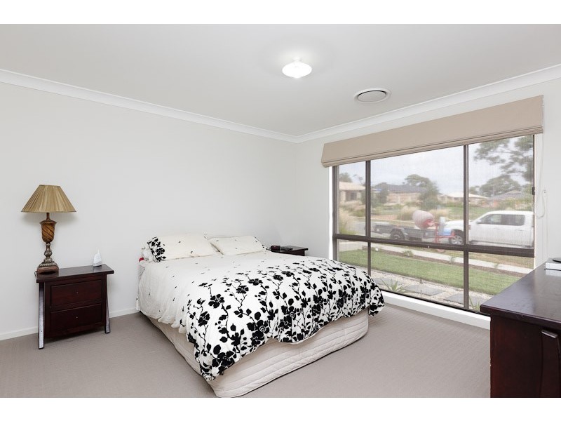 17 Barbara Jefferis Street, Franklin ACT 2913