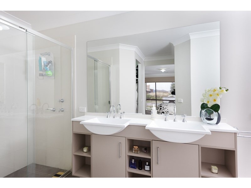 17 Barbara Jefferis Street, Franklin ACT 2913