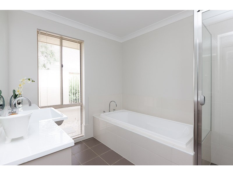 17 Barbara Jefferis Street, Franklin ACT 2913