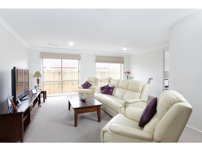 17 Barbara Jefferis Street, Franklin ACT 2913