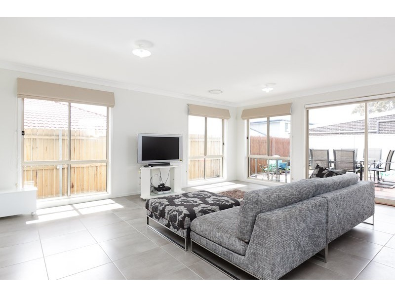 17 Barbara Jefferis Street, Franklin ACT 2913