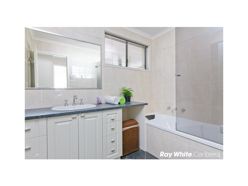 2 Mirrabucca Crescent, Giralang ACT 2617