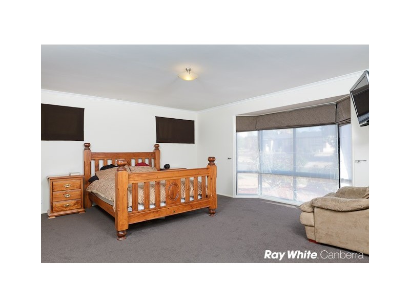 2 Mirrabucca Crescent, Giralang ACT 2617