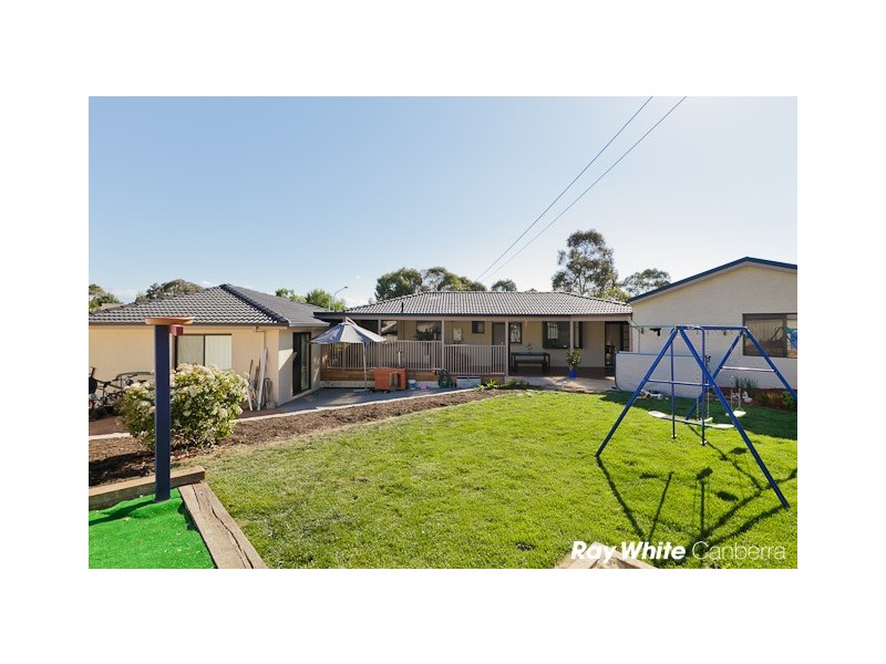 2 Mirrabucca Crescent, Giralang ACT 2617