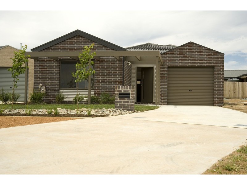 4 Dymphna Place, Franklin ACT 2913