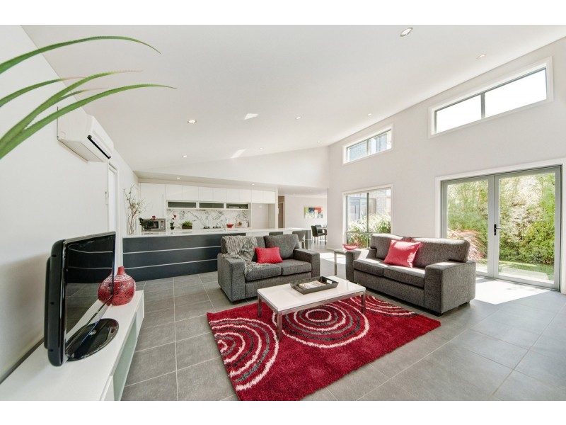 10 Buscombe Street, Forde ACT 2914