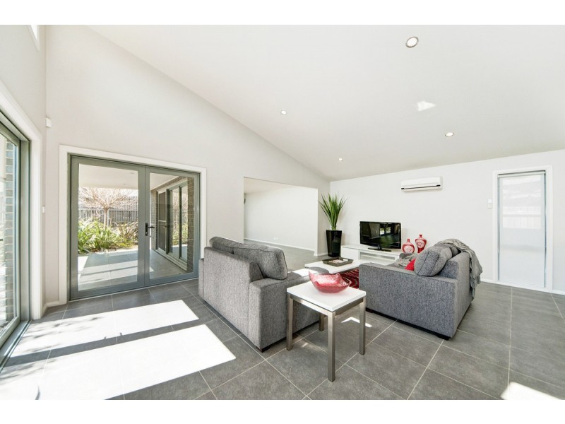 10 Buscombe Street, Forde ACT 2914