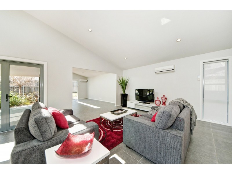 10 Buscombe Street, Forde ACT 2914