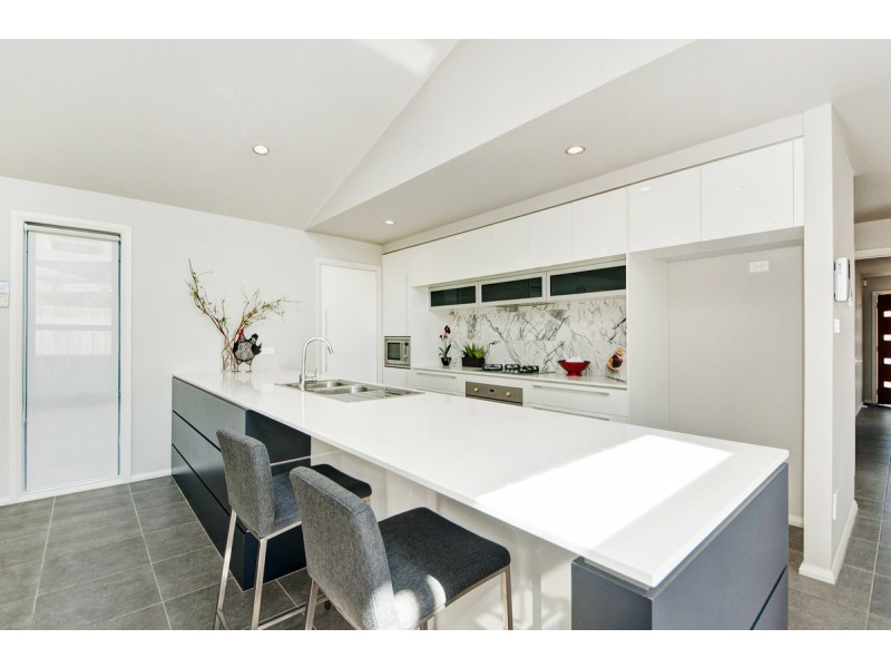 10 Buscombe Street, Forde ACT 2914
