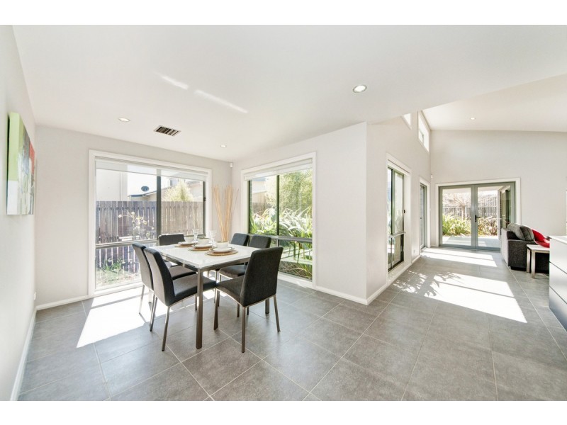 10 Buscombe Street, Forde ACT 2914