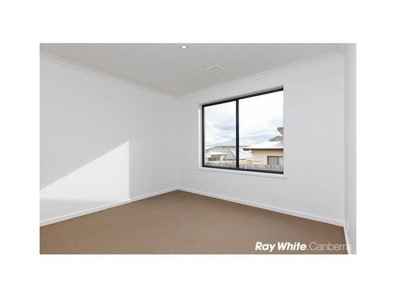 8 Bromham Street, Forde ACT 2914
