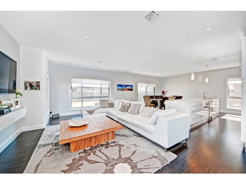 16 Dickins Street, Forde ACT 2914