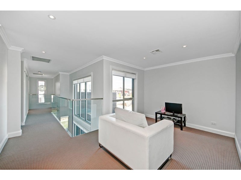 16 Dickins Street, Forde ACT 2914