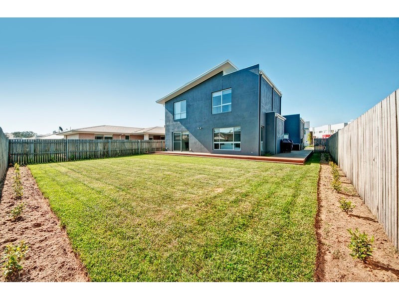 16 Dickins Street, Forde ACT 2914