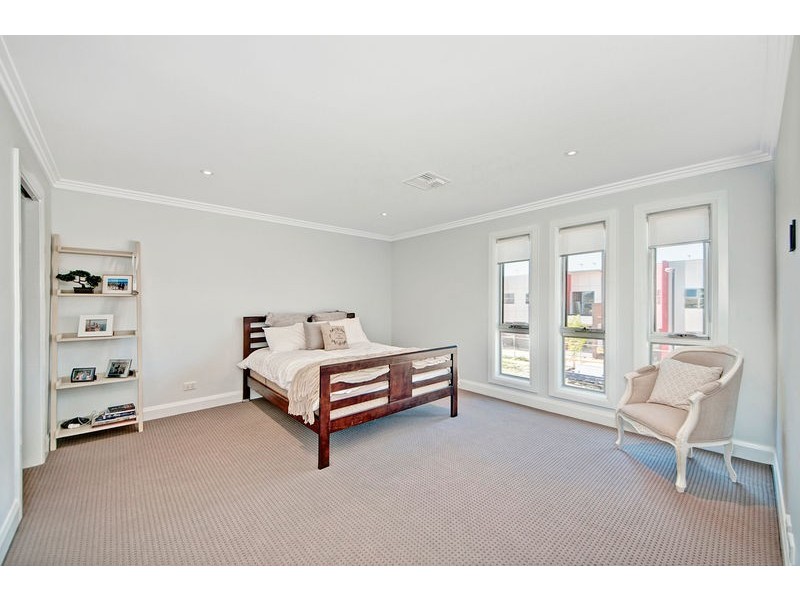 16 Dickins Street, Forde ACT 2914