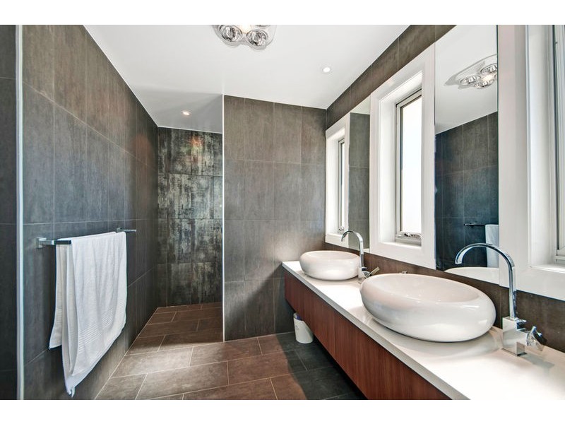 16 Dickins Street, Forde ACT 2914