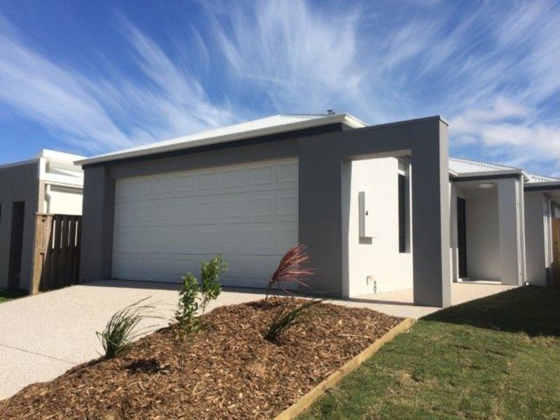 34 Newport Parade, Blacks Beach QLD 4740