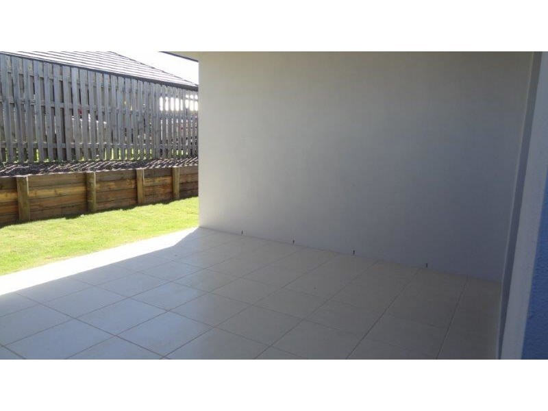 34 Newport Parade, Blacks Beach QLD 4740