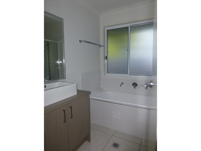 25 Gladstone Street, Eimeo QLD 4740