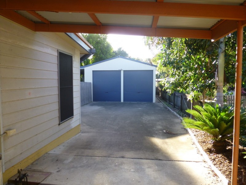 11 Searle Street, Bucasia QLD 4750