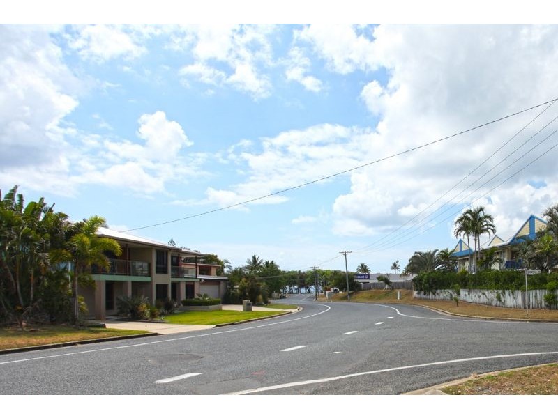 2/1 Cumberland Avenue, Slade Point QLD 4740