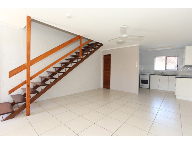 2/1 Cumberland Avenue, Slade Point QLD 4740