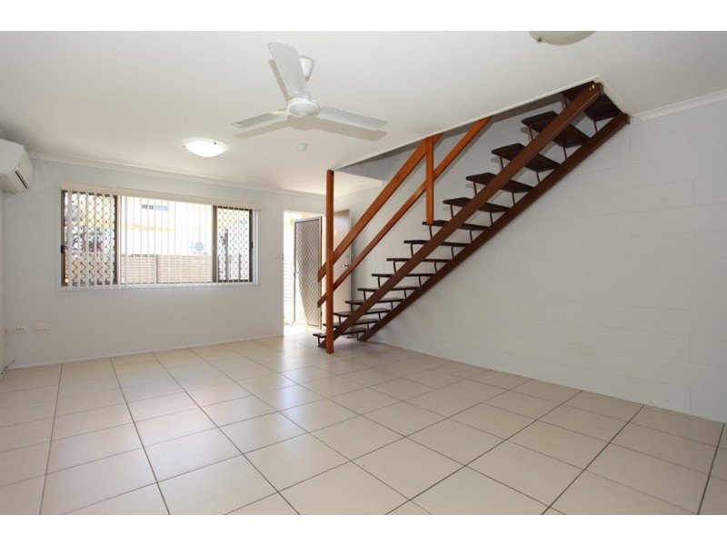 2/1 Cumberland Avenue, Slade Point QLD 4740
