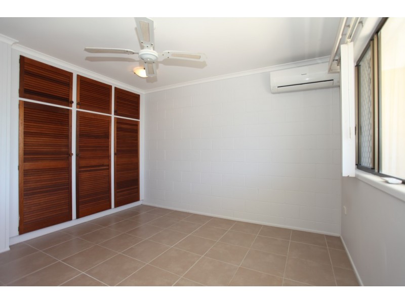 2/1 Cumberland Avenue, Slade Point QLD 4740