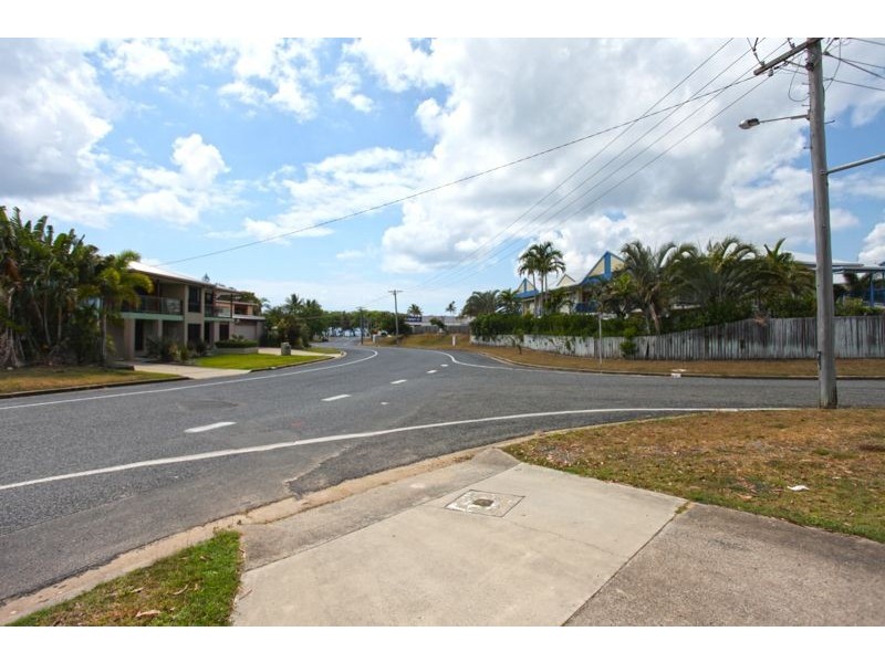 2/1 Cumberland Avenue, Slade Point QLD 4740