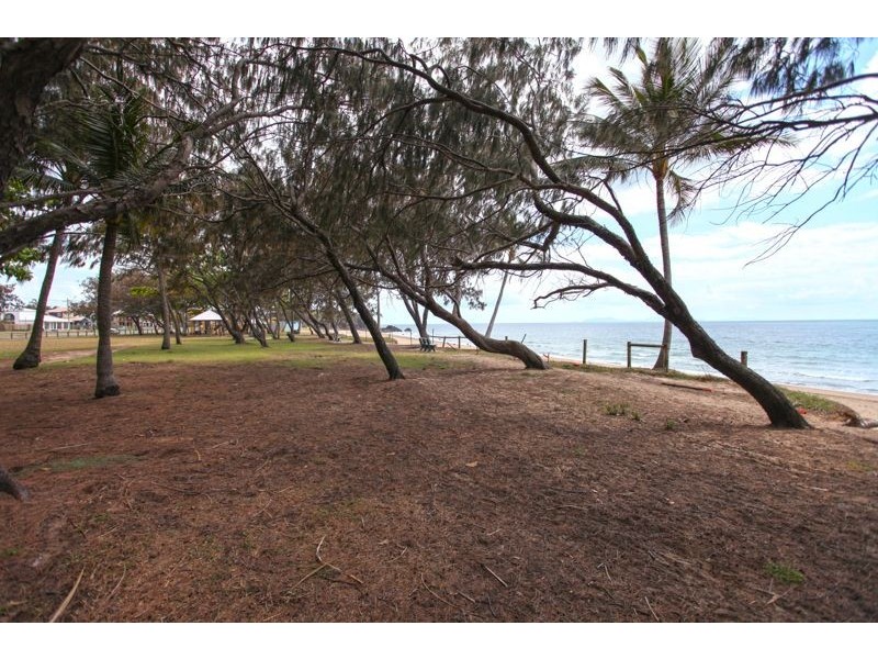 2/1 Cumberland Avenue, Slade Point QLD 4740