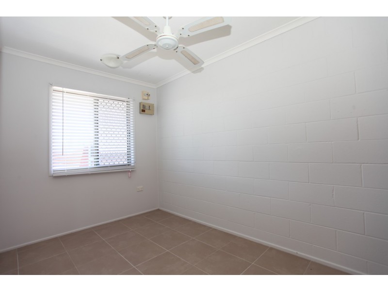 2/1 Cumberland Avenue, Slade Point QLD 4740
