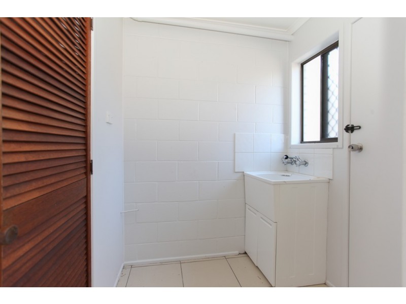 2/1 Cumberland Avenue, Slade Point QLD 4740