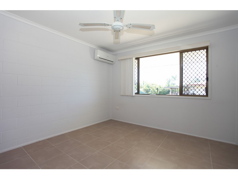 2/1 Cumberland Avenue, Slade Point QLD 4740