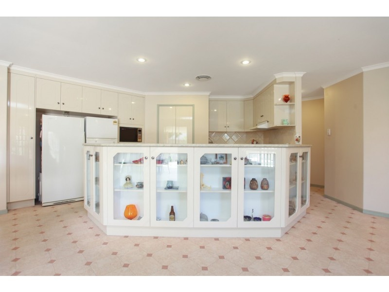 4 Katie Court, Ooralea QLD 4740